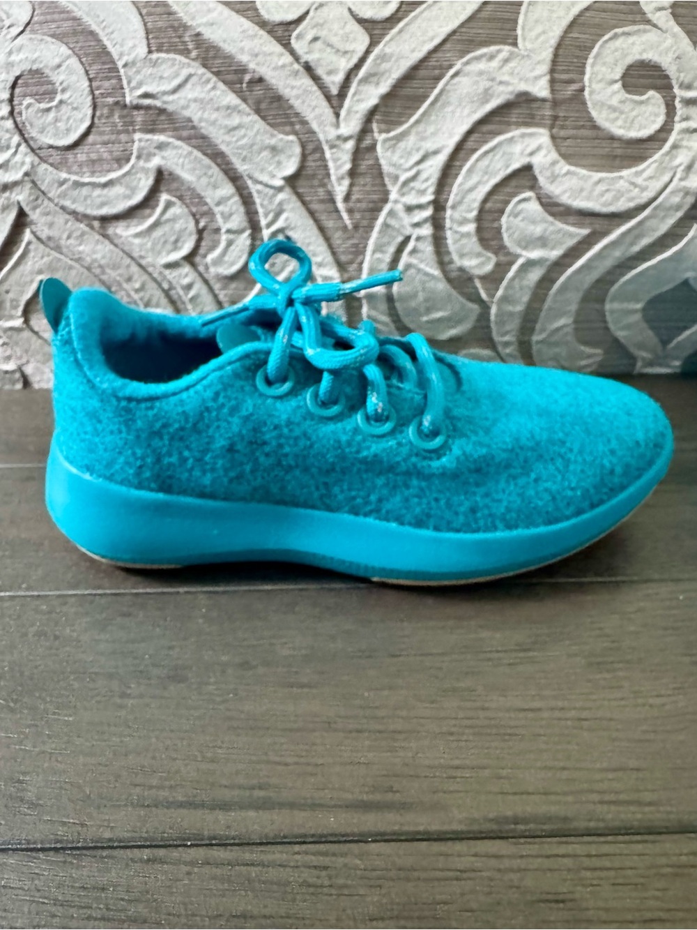 NWT All Birds - Women’s Teal Wool Runner Sneakers (size 5)